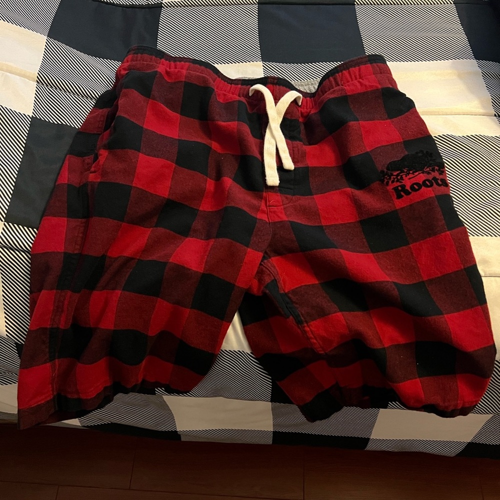Men’s Roots Buffalo Plaid Red Pajama Shorts size medium